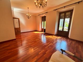 Rent Flat en Calle gran va de coln 1
