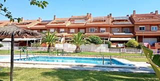 Reihenhaus in Carrer pintor peyret 321. Adosado con ascensor