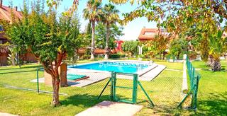 Semi detached house in Carrer pintor peyret 321. Adosado con ascensor