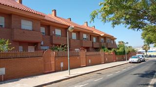 Casa adosada en Carrer pintor peyret 321. Adosado con ascensor