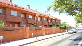 Maison jumelée à Carrer pintor peyret 321. Adosado con ascensor