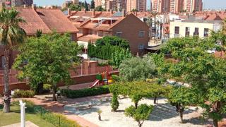 Semi detached house in Carrer pintor peyret 321. Adosado con ascensor