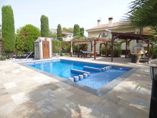 Chalet à Camí del pantanet 11. Chalet centrico con piscina