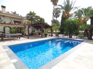 Chalet à Camí del pantanet 11. Chalet centrico con piscina