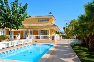 Chalet à Avenida los girasoles 24. Chalet lujo