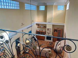 Xalet a Avenida los girasoles 24. Chalet urbano con placas solares