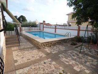 Xalet a Camí del pantanet 8. Chalet amueblado urbano