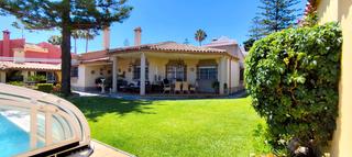 Xalet a San García. Preciosa casa de una sola planta con piscina en san garcía