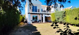 Casa pareada en Avenida las palmeras 25. Preado con vistas en la alcaidesa