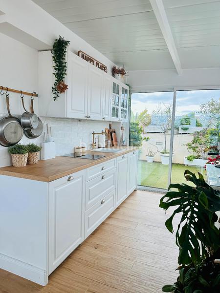 Foto 3244d50e-a63d-4e77-9e87-8a1e6e4218f1. Affitto attico con camino riscaldamento parcheggio in Línea de la Concepción (La)