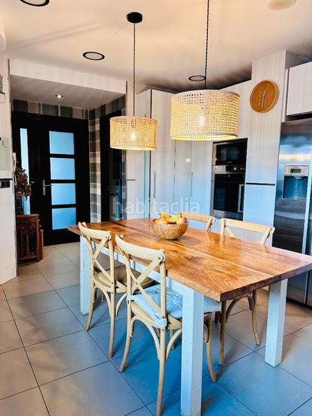 Foto 388a1530-0081-42d1-af74-780f24ab04a7. Affitto attico con camino riscaldamento parcheggio in Línea de la Concepción (La)