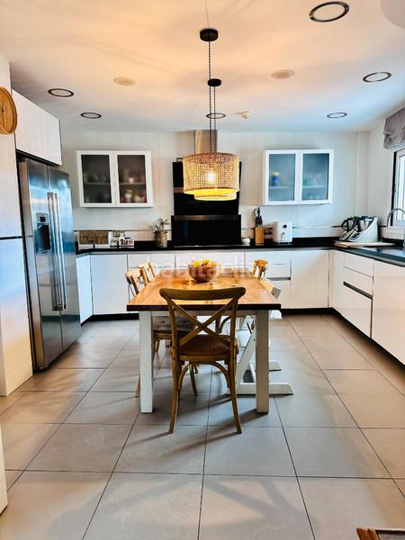 Foto 44cfea2d-98db-4571-9432-d5a9d2533295. Affitto attico con camino riscaldamento parcheggio in Línea de la Concepción (La)