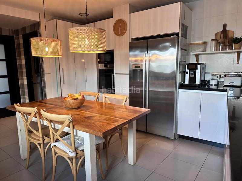 Foto 62f29996-795b-4c0e-82a3-daf463181f89. Affitto attico con camino riscaldamento parcheggio in Línea de la Concepción (La)