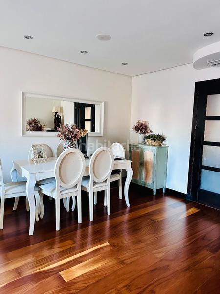 Foto 23df7467-5f59-4348-96f2-8d56cbef690b. Lloguer àtic amb xemeneia calefacció aparcament a Línea de la Concepción (La)