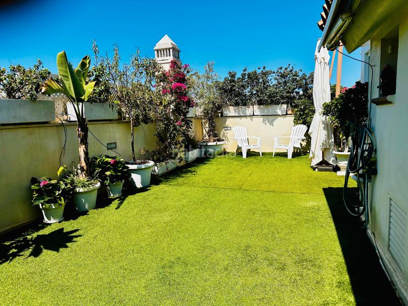 Foto 39add59b-1b85-4b0b-9668-bd43b9c09457. Lloguer àtic amb xemeneia calefacció aparcament a Línea de la Concepción (La)