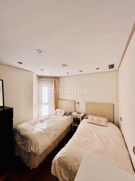 Foto 3ecc7cb6-19e2-459b-a144-e9b8451d1731. Lloguer àtic amb xemeneia calefacció aparcament a Línea de la Concepción (La)