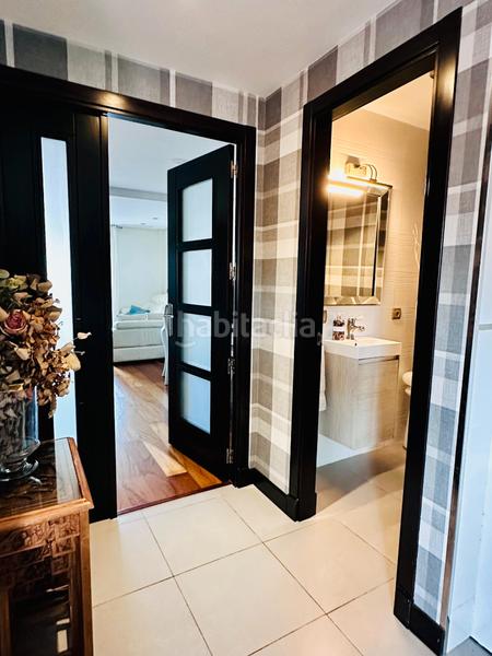 Foto 45cd836e-c0d6-4fb0-811f-13521fd2c433. Lloguer àtic amb xemeneia calefacció aparcament a Línea de la Concepción (La)