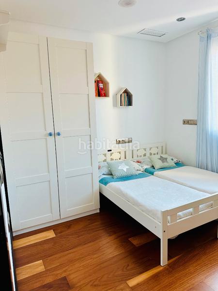 Foto 4d31a842-e276-4d04-a732-61fb8dcec9aa. Lloguer àtic amb xemeneia calefacció aparcament a Línea de la Concepción (La)