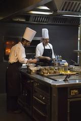 Rent Business premise in Palacio. Bar restaurante en alquiler con traspaso en calle mayor sol cent