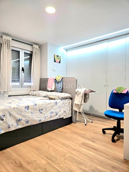 Foto d1e75d97-7a5a-4cad-a150-16bb3457f445. Piso  en venta en plaza eleptica centro en Moscardó Madrid