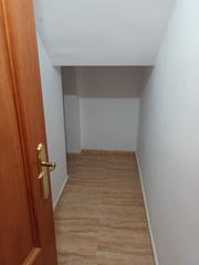 Casa adossada  Calle amparo. Se vende casa