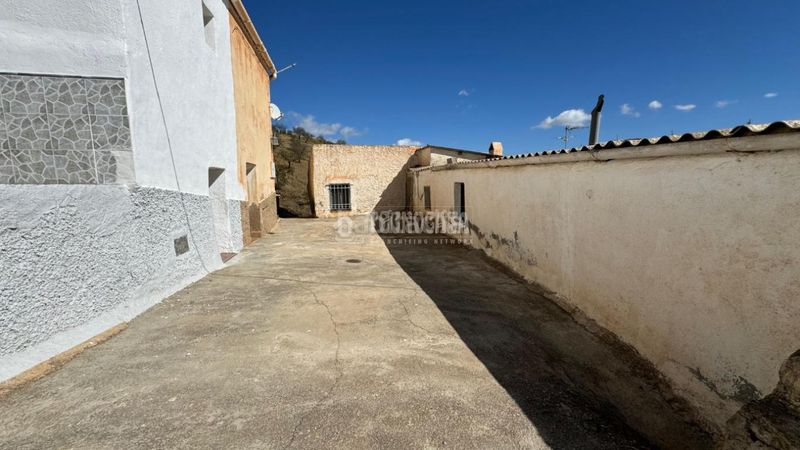 Foto f415f476-300f-4a13-a21a-714b3b0e6c35. Masia amb calefacció aparcament a Albondón