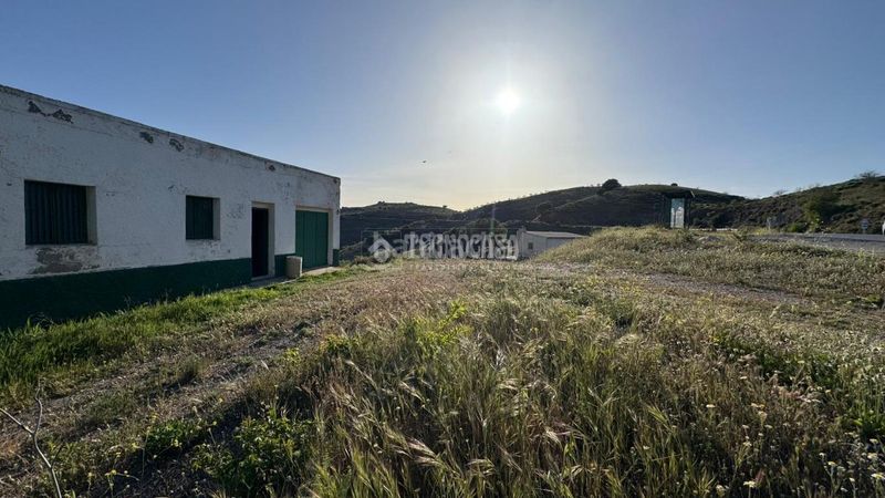 Foto d0ba7629-da7b-4dbf-abb8-4bfee704f6ea. Masia a Albondón