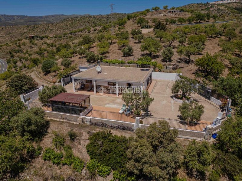 Foto 6fb1639d-b979-417f-b123-43007e006629. Masia amb calefacció aparcament a Albondón