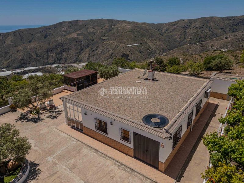 Foto bebf0d22-cccb-452d-916a-58d532e8a0a9. Masia amb calefacció aparcament a Albondón