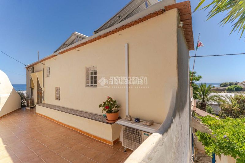 Foto 3f87dcd2-aa48-486e-874e-5c1c5e89653d. Casa amb calefacció a Albuñol