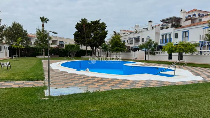Foto a5003fc2-4c9a-4e01-92c7-a5fd6c4ff917. Dúplex amb aparcament piscina a Calahonda - Carchuna Motril