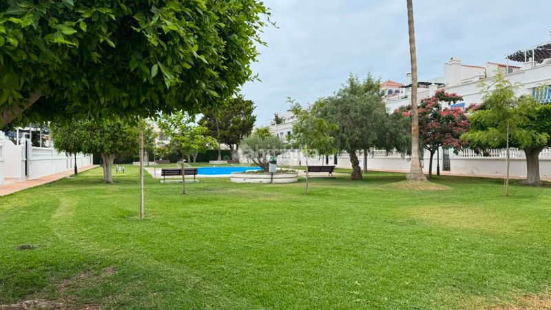 Foto fa81889e-983e-42ea-8589-4cde2e10e77a. Dúplex amb aparcament piscina a Calahonda - Carchuna Motril