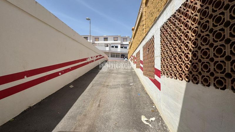 Foto 7a43b20a-9818-487d-adeb-cd1c707ef0d2. Aparcament cotxe a Calahonda - Carchuna Motril