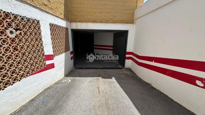Foto dfd83bc9-0319-4876-bb28-0eb9b8bd2725. Aparcament cotxe a Calahonda - Carchuna Motril