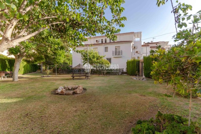 Foto 6bd541d4-632f-45fe-9ed9-49ad418212a3. Casa aparellada amb aparcament piscina a Calahonda - Carchuna Motril
