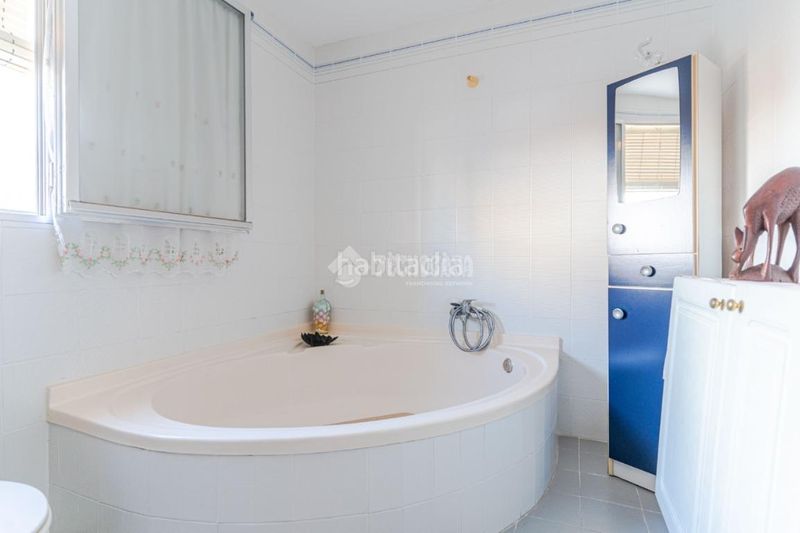 Foto 942f35c3-8912-4a6e-82de-534993f3eb92. Casa aparellada amb aparcament piscina a Calahonda - Carchuna Motril