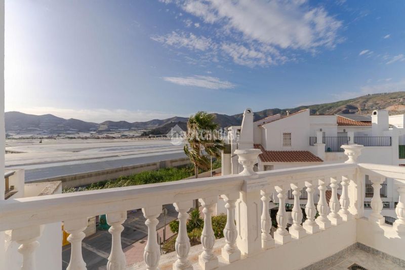 Foto 9be7202f-bb77-45c9-9e64-346e0b28b16e. Casa aparellada amb aparcament piscina a Calahonda - Carchuna Motril