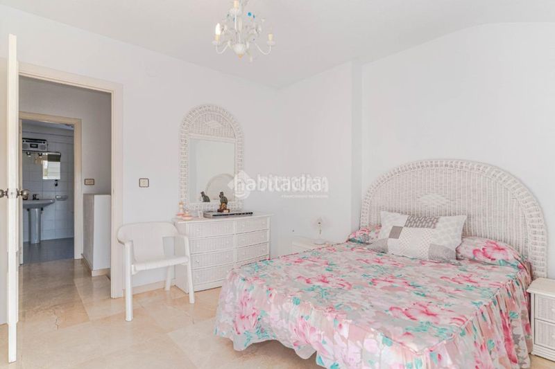 Foto b39c7099-029f-4ced-b94c-6668006a8bbb. Casa aparellada amb aparcament piscina a Calahonda - Carchuna Motril