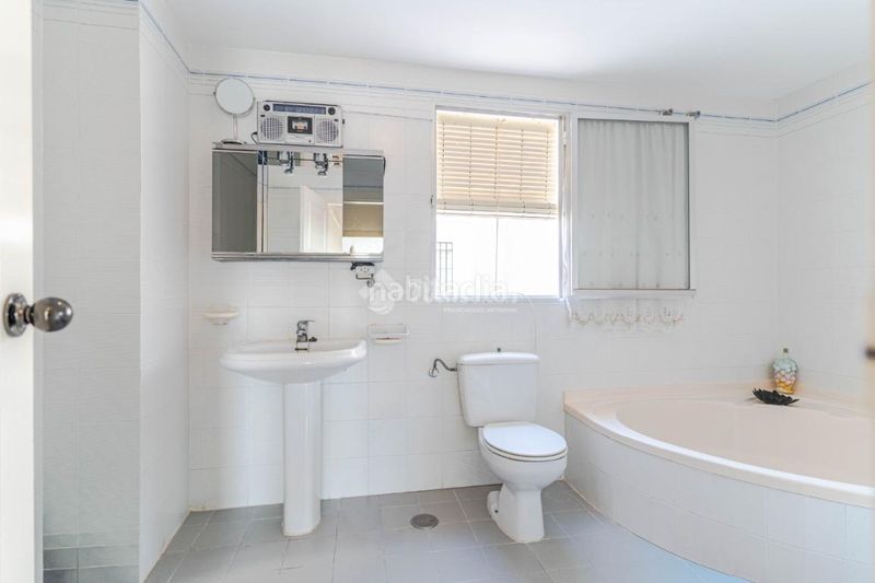 Foto c65ad37f-9dca-45a0-a0a5-962165452a6f. Casa aparellada amb aparcament piscina a Calahonda - Carchuna Motril
