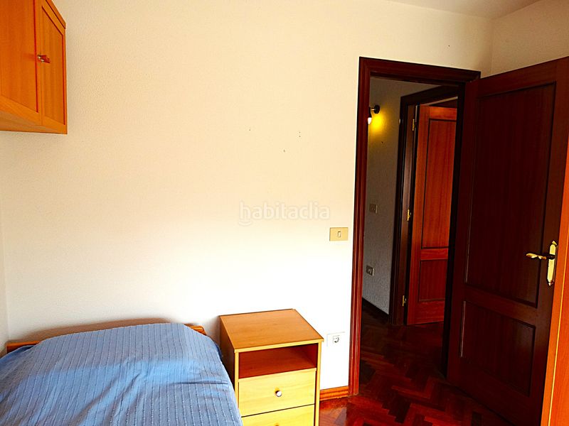 Foto 4a0a9124-47b0-4815-95ed-62d64cb409d1. Casa adossada amb xemeneia aparcament a Miño