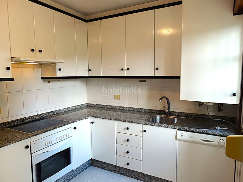 Foto 4adea022-40d4-4d56-a294-94972963b103. Casa adossada amb xemeneia aparcament a Miño