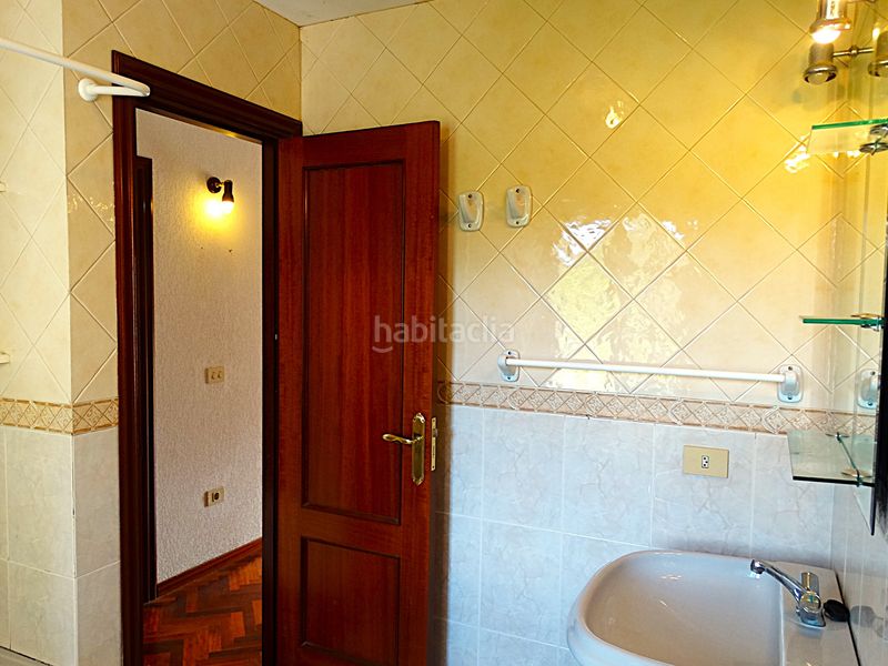 Foto 6ac9ac42-ce1d-412a-bee7-e33b5d33747e. Casa adossada amb xemeneia aparcament a Miño