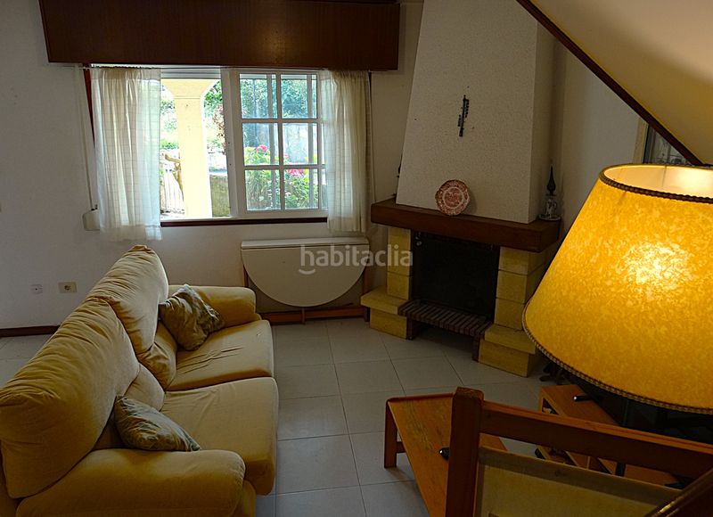 Foto a1ac269a-b163-45f0-b3a9-dc363e86ef60. Casa adossada amb xemeneia aparcament a Miño