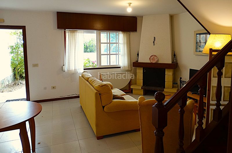Foto a6b04f22-54f2-4bc1-9101-cfb85d586933. Casa adossada amb xemeneia aparcament a Miño