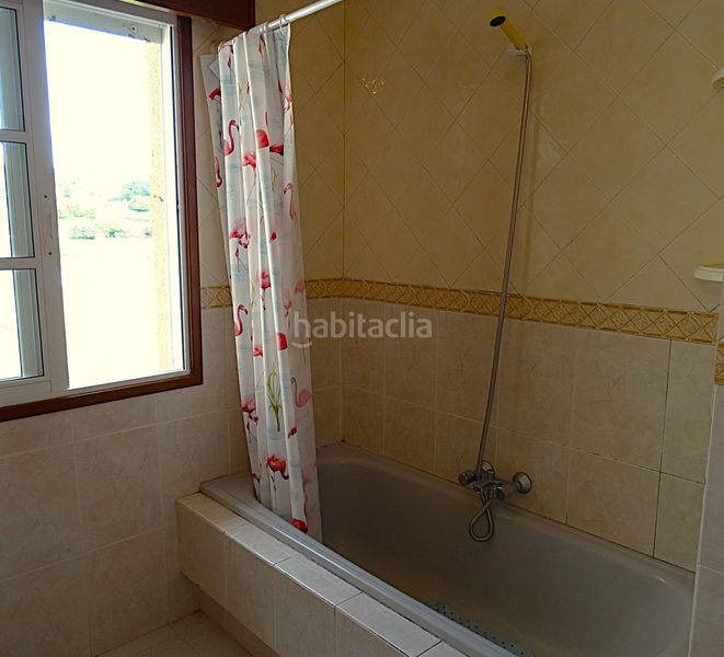 Foto a977c5af-88a3-437a-92f3-e7a1de1c09e9. Casa adossada amb xemeneia aparcament a Miño