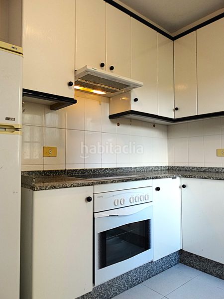 Foto d042f590-8b9a-4554-a73c-41d927b2133c. Casa adossada amb xemeneia aparcament a Miño
