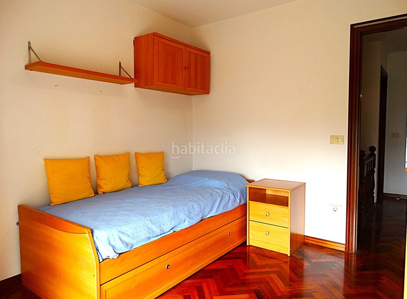 Foto df59c63c-9fd5-4669-bc25-26b88f1d8a3e. Casa adossada amb xemeneia aparcament a Miño