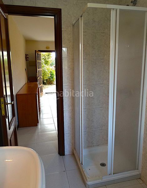 Foto dfe537cf-d645-4757-9939-259087452d28. Casa adossada amb xemeneia aparcament a Miño