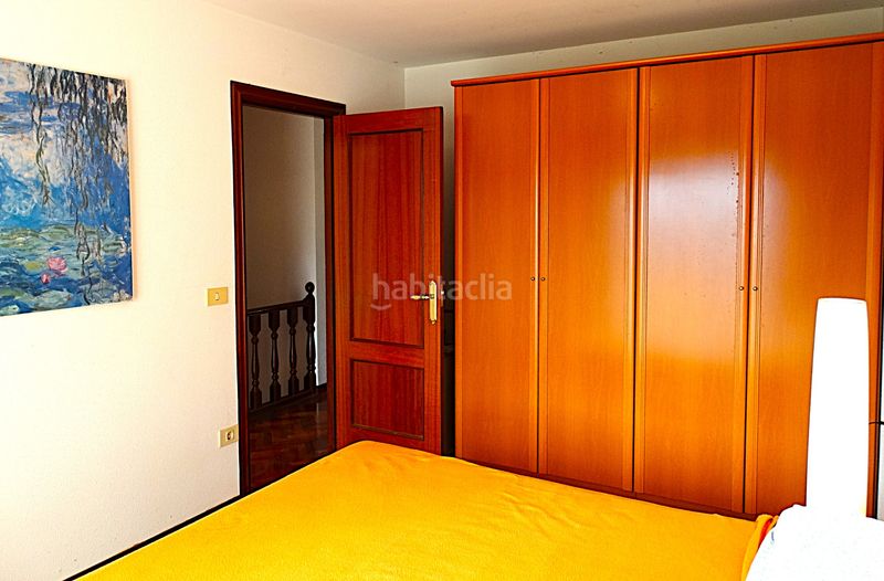 Foto e32cf3e4-fa0d-4421-896f-5f2bd20a593f. Casa adossada amb xemeneia aparcament a Miño