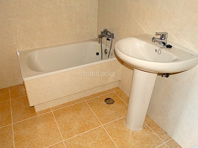 Foto bfc3d5be-6963-406d-90e8-d414754f3287. Casa a rúa feira nova 14 a Valadouro (O)
